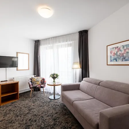 Hotel Troja 4*