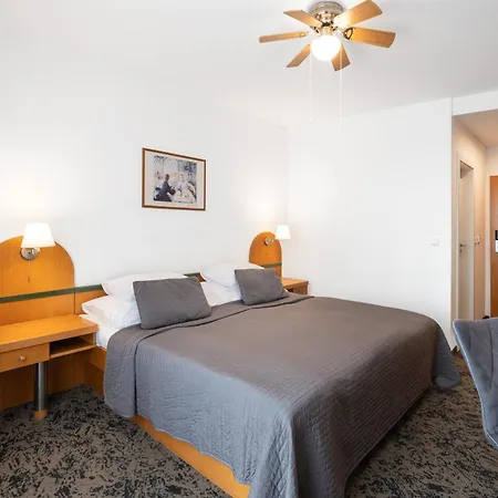 Hotel Troja 4*