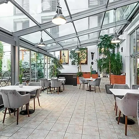 Troja 4* Prague