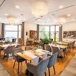 Hotel Troja 4*
