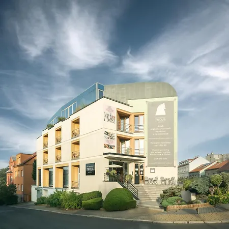 Hotel Troja 4*