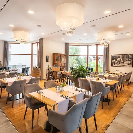 Hotel Troja 4*